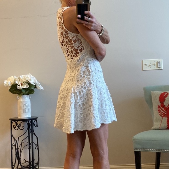 Tea & Cup Los Angeles White eyelet lace v neck halter mini dress cocktail Medium - Picture 5 of 12
